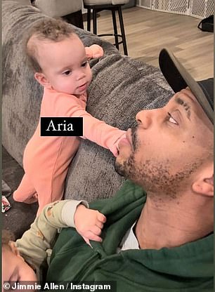 Он с гордостью поделился фотографиями ребят в Instagram.