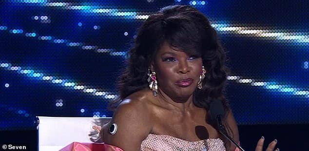 Марсия Хайнс вернулась в Australian Idol (на фото) после того, как в воскресенье вечером ее срочно доставили в больницу из-за «неотложной медицинской помощи».