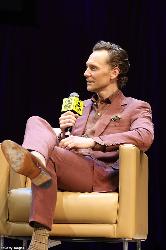 «Для меня величайшая честь быть здесь.  Я так благодарен Variety, кинофестивалю в Майами и колледжу Майами-Дейд за приглашение», — добавил он.