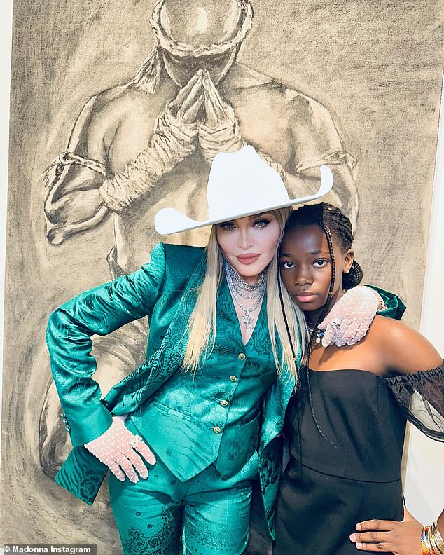 Согласно аккаунту Miami Design District в Instagram, коллекция Рокко будет доступна для просмотра в пятницу только по предварительной записи.