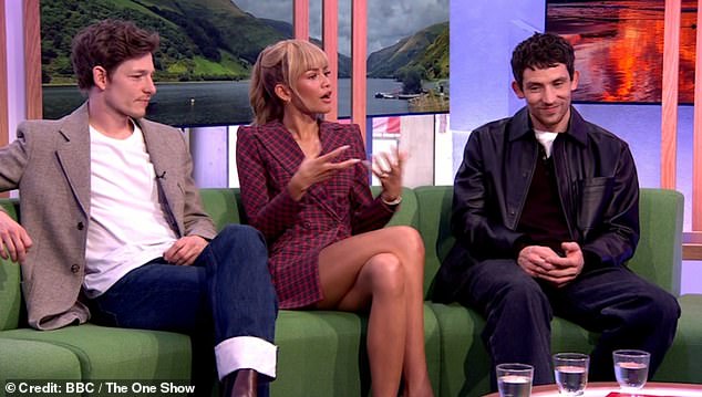 Это произошло после появления американской актрисы на телевидении в шоу BBC The One Show, которое некоторые фанаты назвали сюрреалистическим после того, как ранним вечерним шоу удалось заполучить такую ​​огромную звезду.