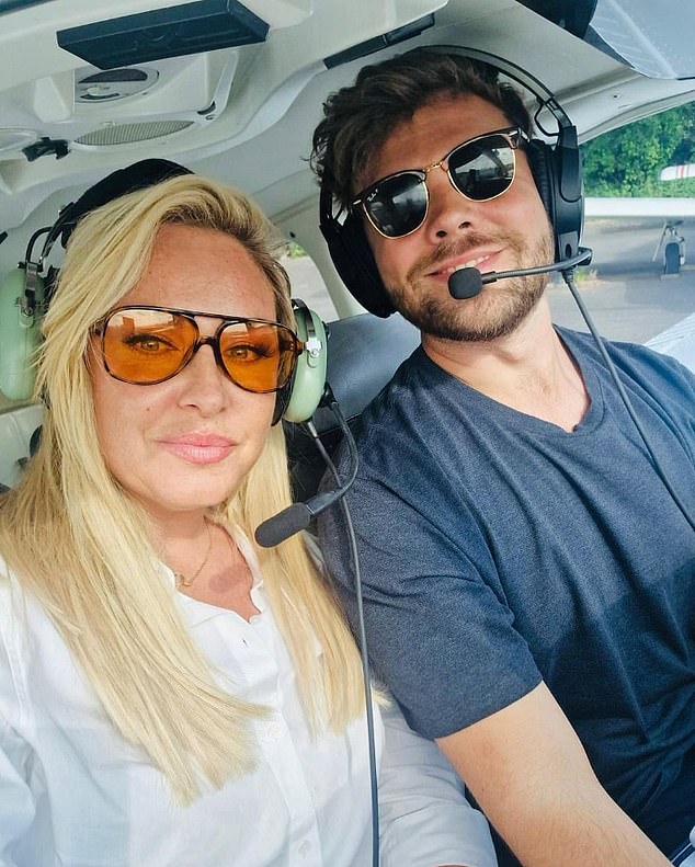 В прошлом году Джози сказала, что была «влюблена» в кого-то, но отрицала, что она была влюблена в Сэма — с кем бы ни был роман, Джози теперь говорит, что она одинока.