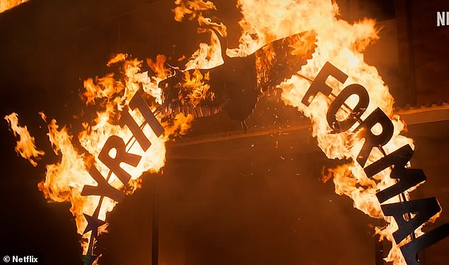 Шоу оказалось в эпическом захватывающем положении после того, как во время официального школьного вечера подожгли школу.