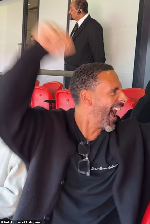 Она написала: «Семейный день на Уэмбли, просмотр первого матча Кри, ему очень понравилось».