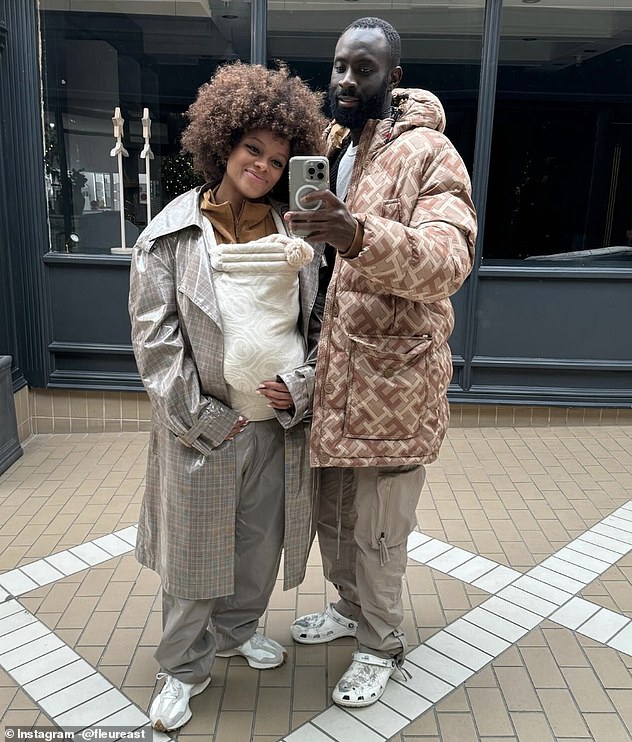 Флер родила дочь на «полу в гостиной» вместе со своим мужем Марселем и тетей Тиной.  Три недели спустя она дала концерт.