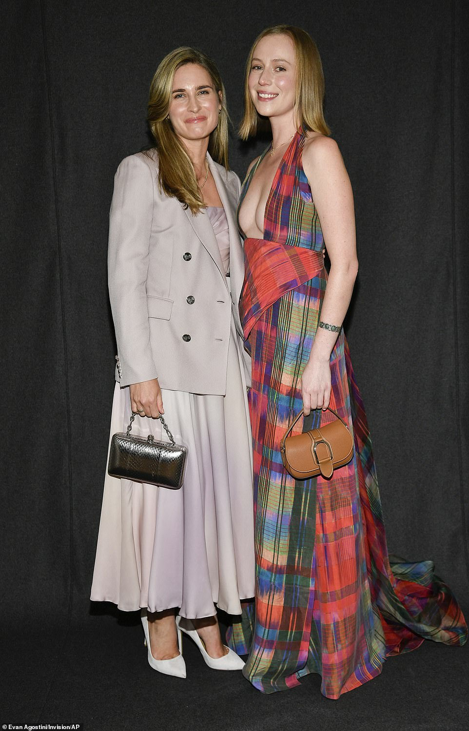 Лорен Буш Лорен и Ханна вместе позировали на красной дорожке