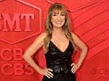 CMT Music Awards 2024: Джейн Сеймур, 73 года, демонстрирует свои ноги в LBD и ковбойских сапогах, демонстрируя молодость на красной дорожке
