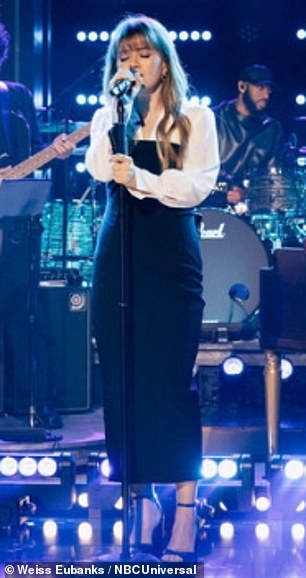 Кларксон выглядела вдвое меньше, чем год назад.  Видел на ее ток-шоу в понедельник.