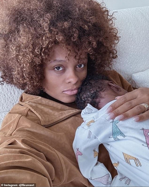 36-летняя мать-новичок Флер Ист во вторник рассказала в Instagram о трудностях, с которыми она столкнулась в первые четыре недели жизни своей маленькой дочери, и попросила совета.