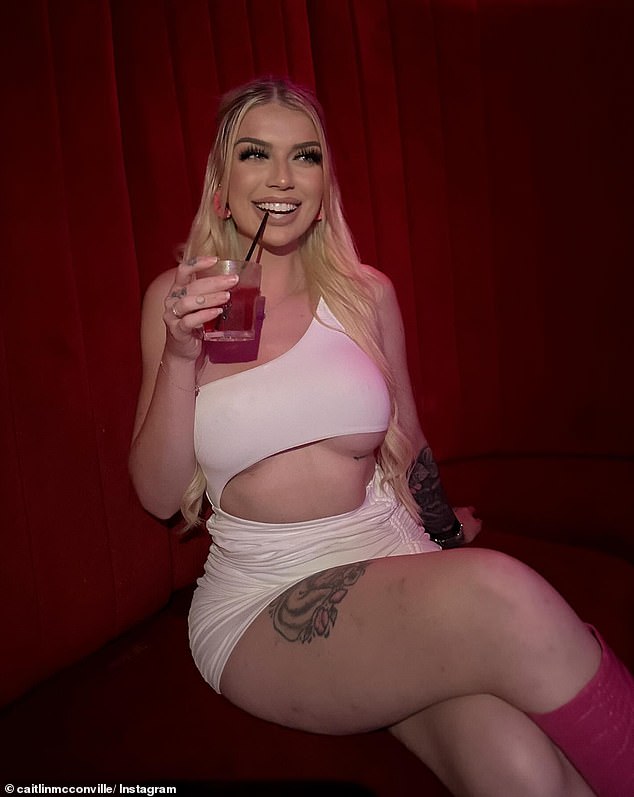28-летняя визажистка из Брисбена в воскресенье поделилась в Instagram галереей фотографий, в которых подтвердила печальную новость.