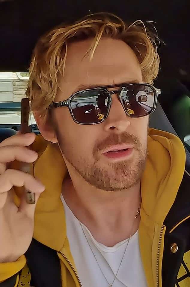 Райан Гослинг вернул Carpool Karaoke, но не так, как могут подумать фанаты: актер принял участие в веселом скетче для продвижения своего нового фильма The Fall Fuy.
