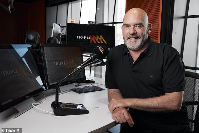 В конце прошлого года Southern Cross Austereo подтвердил, что Ширголд вернется на радио в январе после того, как он взял трехмесячный перерыв в эфире из-за «перерыва в плане психического здоровья».