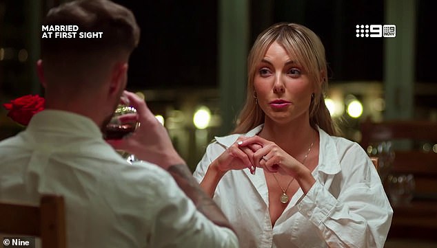 30-летняя невеста-экстрасенс Мадлен провела короткое, но запоминающееся участие в шоу, прежде чем решила выйти из эксперимента.