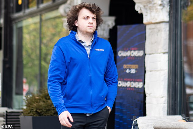 Уроженец Сан-Франциско ответил иском на 100 миллионов долларов против Карлсена, Chess.com, Play Magnus Group и американского гроссмейстера Хираку Накамура, которые обвинили Ниманна в жульничестве в онлайн-турнирах Chess.com.