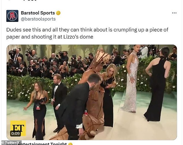 Аккаунт Barstool Sports пошутил: «Чуваки видят это, и все, о чем они могут думать, это скомкать лист бумаги и выстрелить им в купол Лиззо».