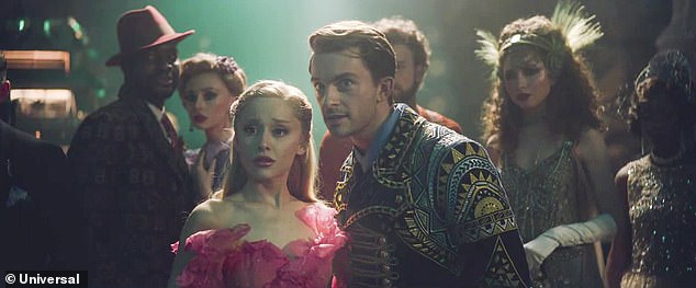 Wicked, который адаптируется в сериал из двух частей, держит подробности съемок в секрете.