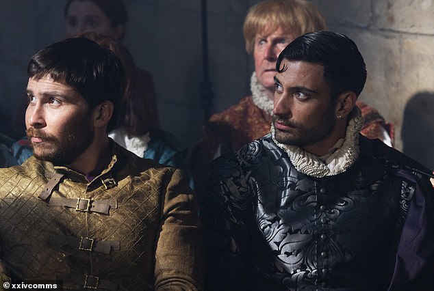В то время как облако окружает его уход из сериала «Строго», новая карьера может быть не за горами: Джованни появится в фильме «Человек и ведьма» (на фото с партнером по фильму Дэниелом Портманом).