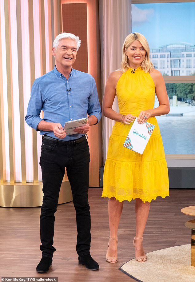После ухода Холли Уиллоуби и Филиппа Шофилда шоу ITV погрузилось в хаос, поскольку продюсеры пытались найти постоянную замену (на фото в июне 2018 года).