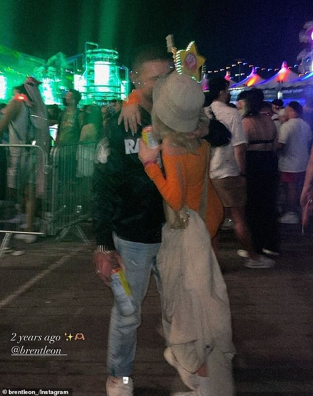 Пара познакомилась в Лас-Вегасе в мае во время посещения Electric Daisy Carnival (на фото они на фестивале) и ранее признавались, что чуть не поженились там после знакомства.