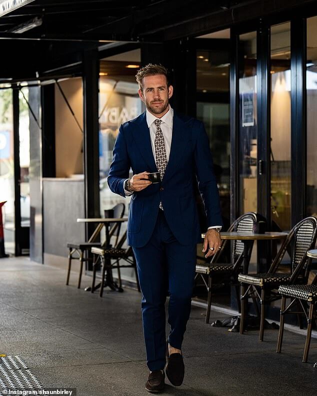 Австралийский влиятельный человек Шон Бирли (на фото) является точной копией актера Дэдпула Райана Рейнольдса и рассказал, как удивительный внешний вид его кинозвезды помог ему приобрести недвижимость.