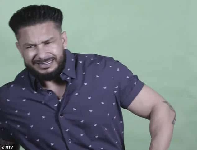 Пол «DJ Pauly D» ДельВеккио рассказал, что он был госпитализирован из-за разрыва геморроя в четверг в эпизоде ​​«Джерси Шор: семейный отдых» на MTV.