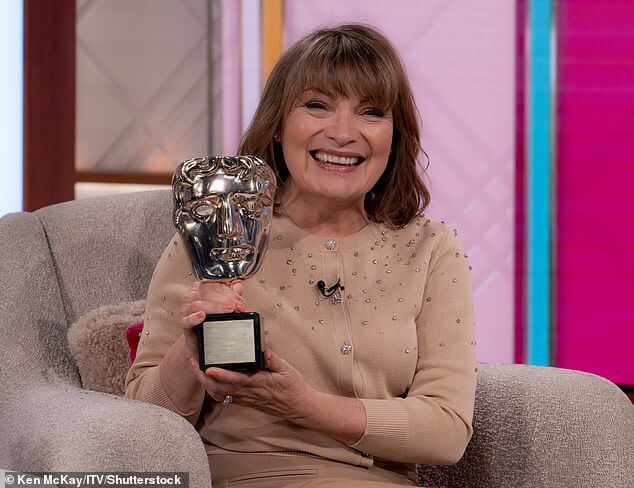 Лоррейн попыталась повернуть вспять драму BAFTA, когда она дерзко посмеялась над Беном Шепардом в Мондау, когда фанаты высмеивали то количество раз, когда она отсутствует на дневном шоу ITV на фоне «говядины» Джуди Лав.