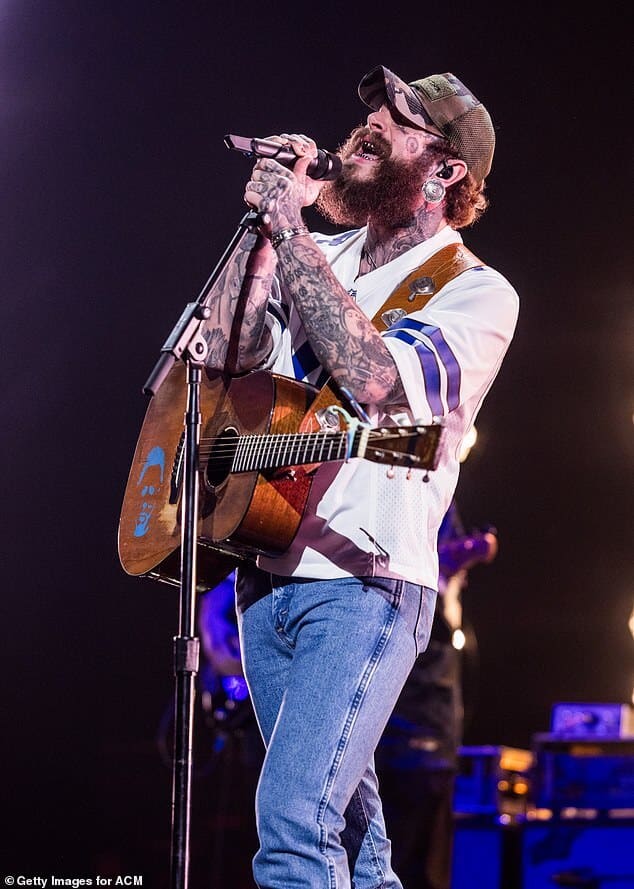 По слухам, американский рэпер Post Malone выступит на Гранд-финале AFL в этом году в Мельбурне.