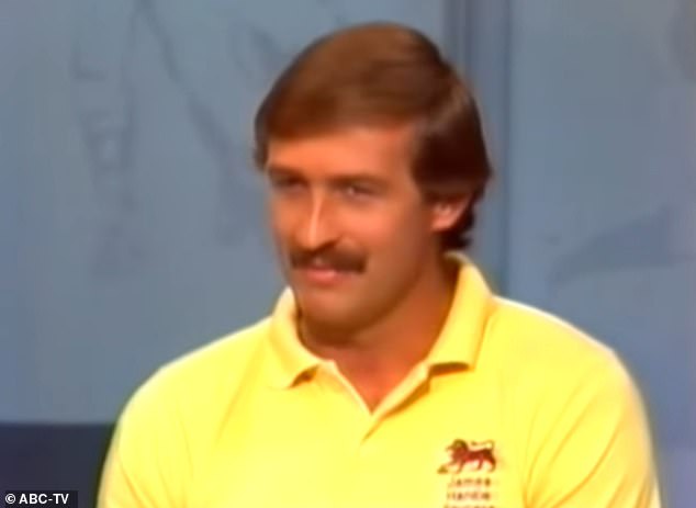 Легенда AFL (на фото 1986 года), 72-летний, был срочно доставлен в больницу Франкстона на прошлой неделе после внезапной боли в груди и головокружения, когда он готовил ужин у себя дома.