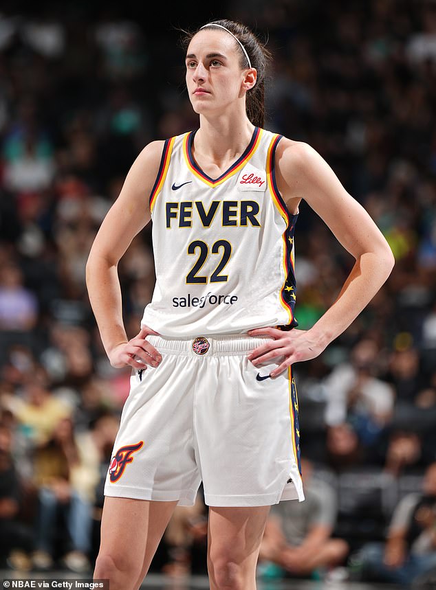 Кейтлин Кларк стала громким именем в WNBA, подписав контракт с Indiana Fever в апреле.