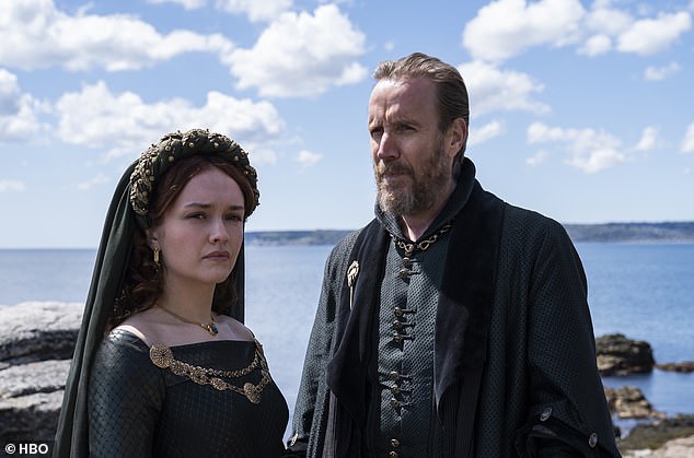 Первый сезон имел огромный успех: премьера сериала в августе 2022 года стала самой просматриваемой в истории сети с чуть менее 10 миллионами зрителей.