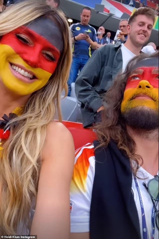 Клум тайно связала себя узами брака с гитаристом Tokio Hotel в феврале 2019 года, менее чем через год после того, как они начали встречаться.