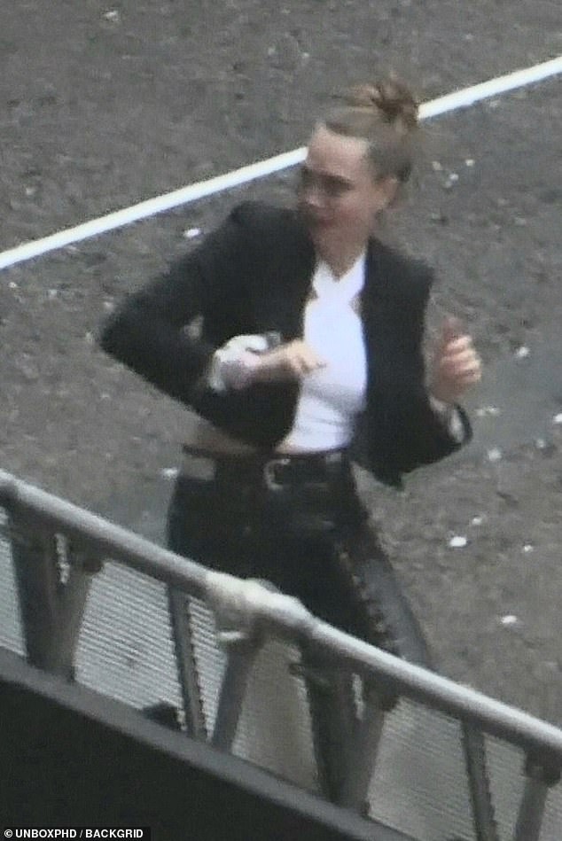 31-летняя модель Кара танцевала всю ночь напролет в пятницу, присоединившись к другим своим приятелям на одной удивительной ночи в столице.