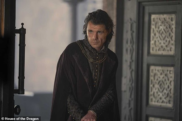 Действие сериала происходит за 200 лет до событий, развернувшихся в флагманском сериале HBO «Игра престолов», и спустя 100 лет после начала правления дома Таргариенов в Вестеросе.