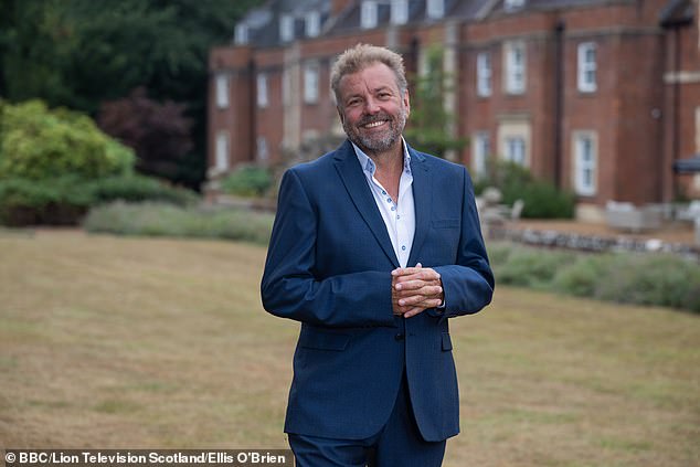 Мартин был ведущим программы Homes Under The Hammer почти 21 год, принял участие в создании более 1500 эпизодов и посетил около 2000 объектов недвижимости.