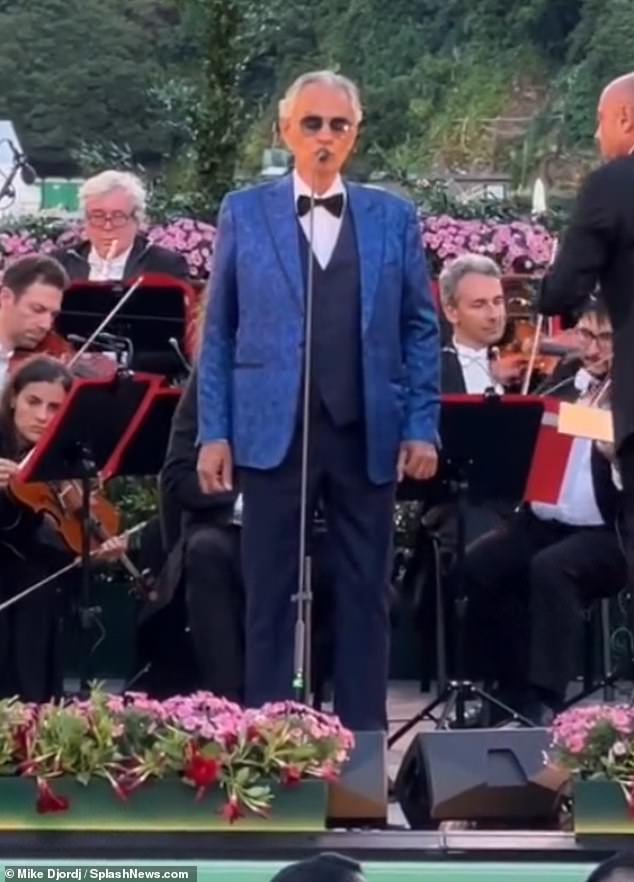 Анант пригласил итальянского тенора Андреа Бочелли выступить на своей звездной предсвадебной вечеринке