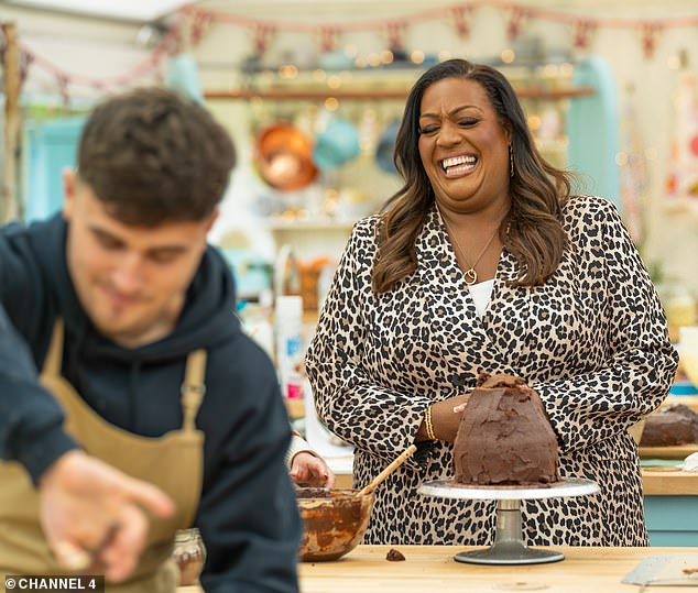 Помимо ведения программ «For The Love Of Dogs» на ITV и «Bake Off» (на фото) на канале Channel 4, Элисон также подписала контракт на ведение двух шоу на конкурирующем канале BBC.