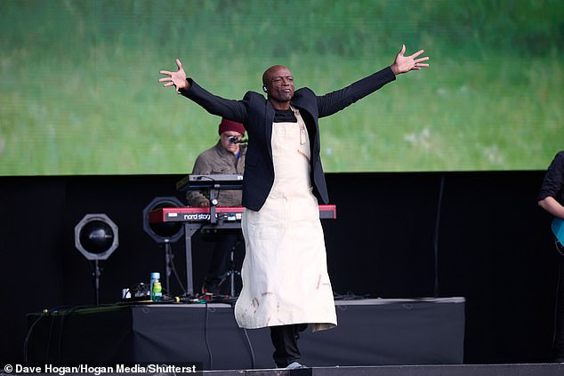 На сцену BST Hyde Park вернулся Сил, выступавший в пятницу в качестве специального гостя Андреа.