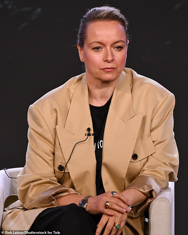 47-летняя Саманта Мортон рассказала, что ее называли «трудной» из-за того, что она отказывалась сниматься в сексуальных сценах в подростковом возрасте.
