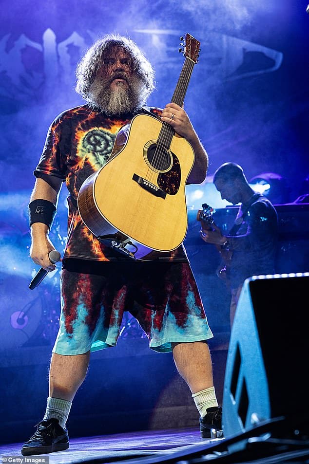 Поклонники Tenacious D были полностью озадачены шоком, произошедшим между давними друзьями и коллегами по группе Джеком Блэком и Кайлом Гэссом.