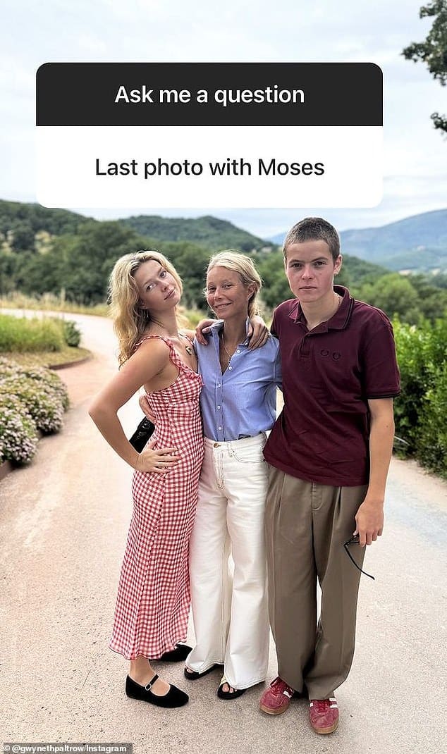 Гвинет Пэлтроу поделилась милой семейной фотографией со своими детьми Эппл (20 лет) и Мозесом (18 лет) во время проведения сессии вопросов и ответов в Instagram для своих 8,6 миллионов подписчиков в пятницу.