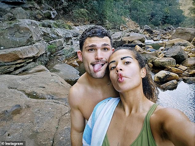 В прошлом месяце 26-летняя звезда NRL и 21-летняя звезда сериала «Матильдас» Мэри спровоцировали слухи о помолвке среди своих поклонников, а затем всего несколько недель спустя отправились вместе в романтический отпуск (на фото).