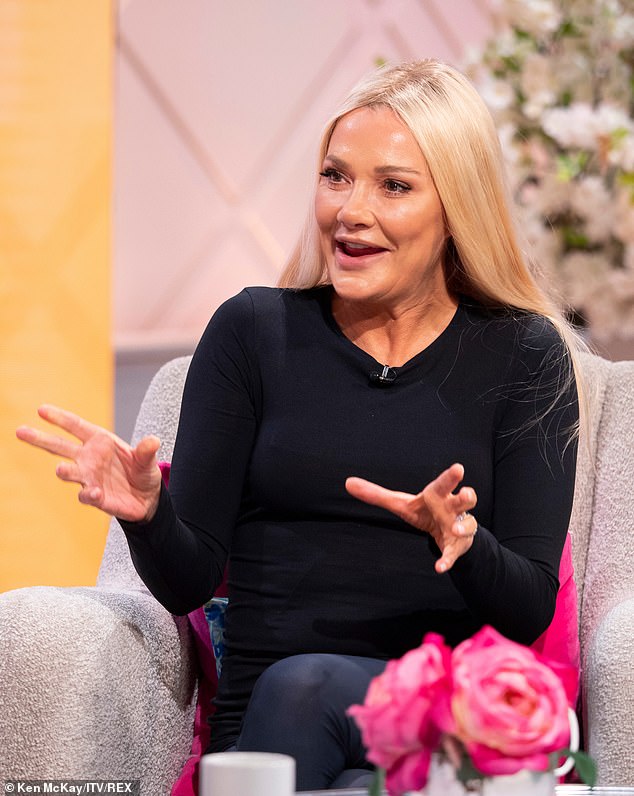 Выступая на шоу Lorraine в 2019 году, певица призналась, что здоровый образ жизни помог ей сохранить молодой цвет лица.