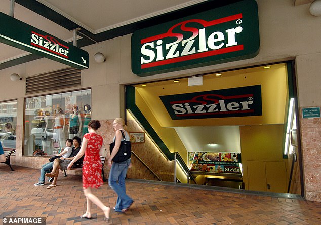 Недавно Sizzler вернулся в Австралию, но некоторые посетители остались разочарованы, когда прекращенная франшиза вернула любимое блюдо фанатов.