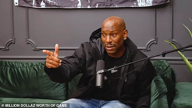 Актер Тайриз Гибсон рассказал, что его мать заставляла его вести себя так, будто у него «особые потребности», чтобы их семья могла получать государственные чеки