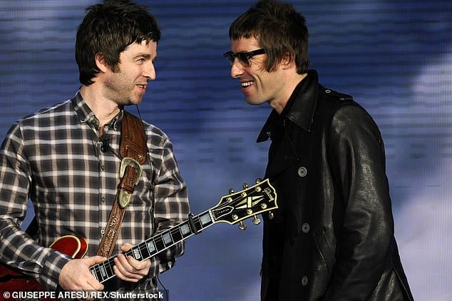 Группе Oasis пообещали гонорар в размере 50 миллионов фунтов стерлингов за воссоединение и мировое турне, поскольку Лиам Галлахер, похоже, подтвердил воссоединение