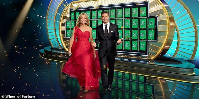 Wheel of Fortune случайно раскрыл информацию о своей новой доске-головоломке, представив первый взгляд на Райана Сикреста в качестве ведущего после ухода Пэта Саджака