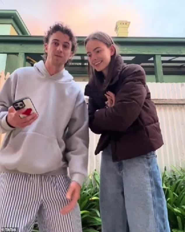 Пара из Аделаиды, которая пользуется TikTok, Митчелл О'Лири и Изабель Петцл-Дункан поделились своим разочарованием, вернувшись домой с конвента инфлюенсеров в Сиднее, они обнаружили, что их новый дом ограблен. Оба на фото