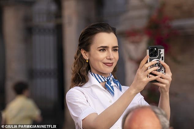 Netflix выпустил вторую половину четвертого сезона сериала «Эмили в Париже», и критики неоднозначно отнеслись к последней половине сезона.