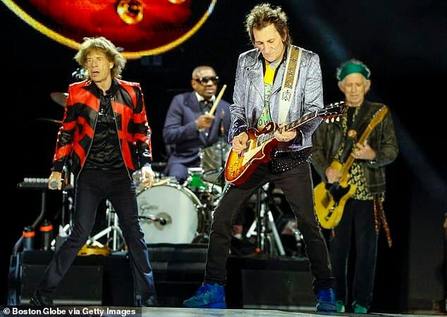 Одна из самых знаковых рок-групп в мире, The Rolling Stones, как сообщается, отклонила потрясающее предложение за 20 миллионов долларов возглавить предматчевое развлечение AFL.