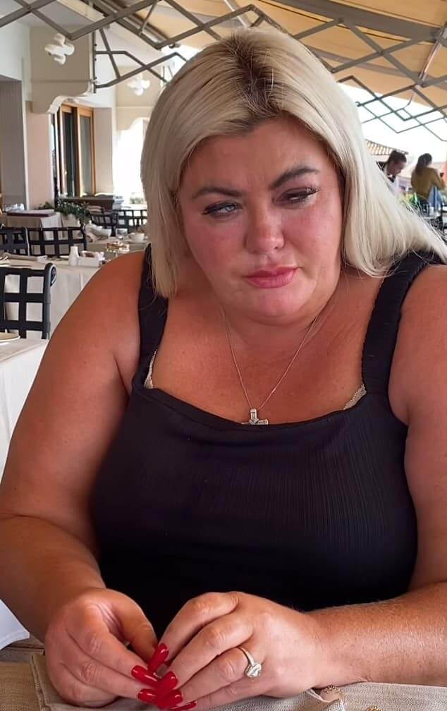 43-летнюю Джемму Коллинз срочно доставили в больницу, и она заявила, что «чуть не умерла» после того, как ее ужалила оса во время ее отпуска в Венеции в понедельник.